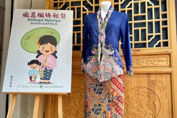 nyonya kebaya and batik experience 